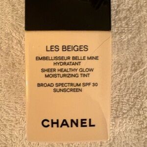 CHANEL Les Beiges Moisturizing Tint - Light